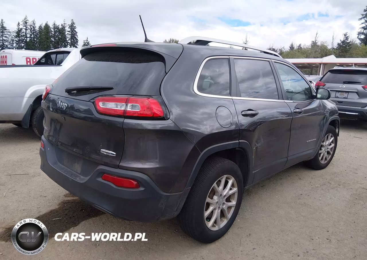 2017 Jeep Cherokee Latitude 4X4 VIN:1C4PJMCB5HW659832 - 4