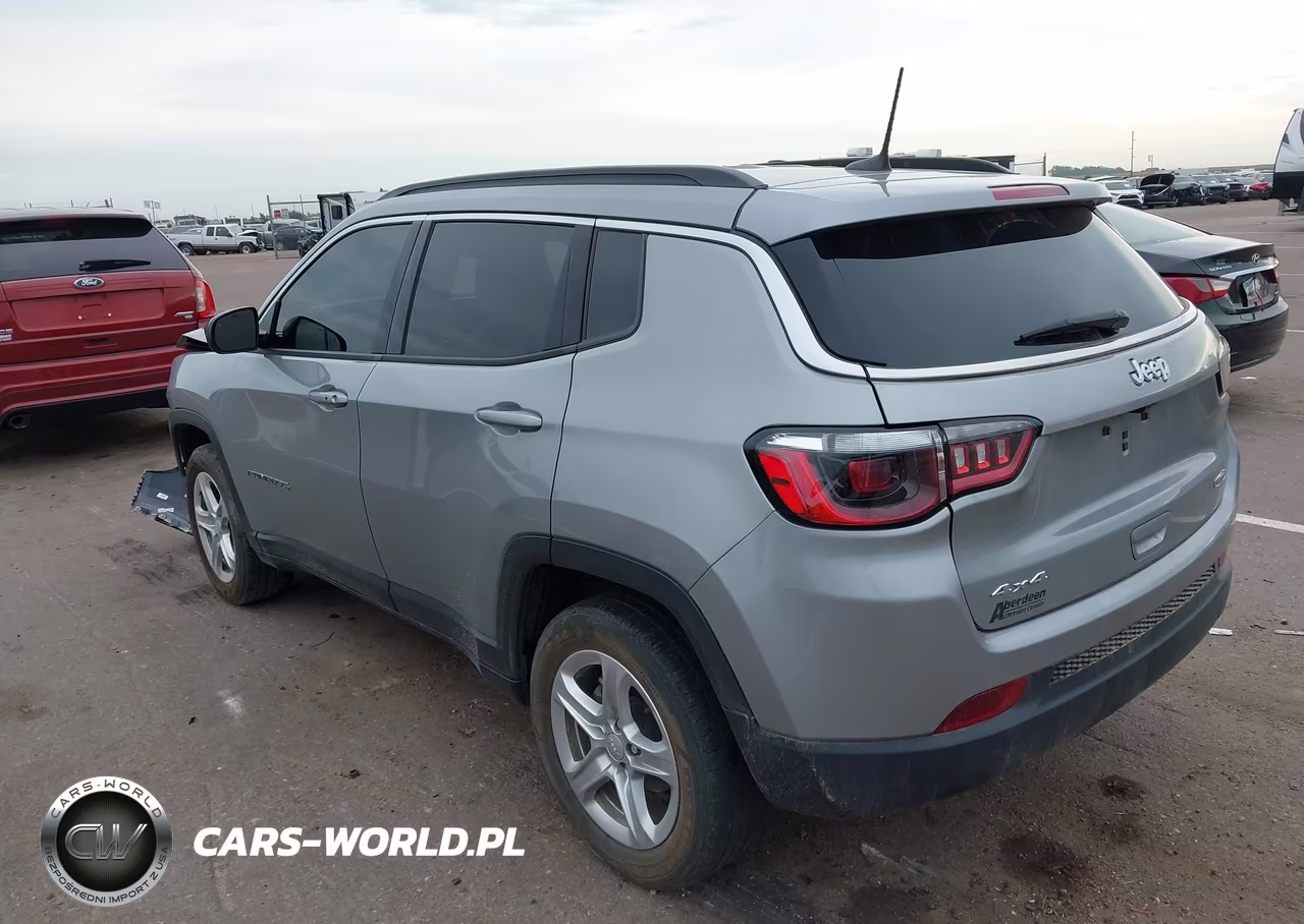2024 Jeep Compass Latitude 4X4 VIN:3C4NJDBN3RT583702 - 3