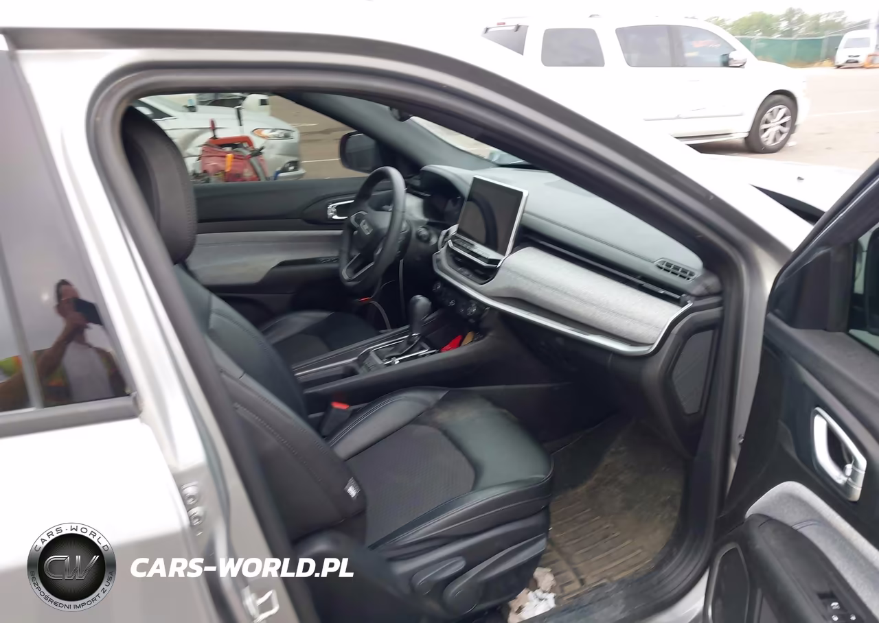 2024 Jeep Compass Latitude 4X4 VIN:3C4NJDBN3RT583702 - 5