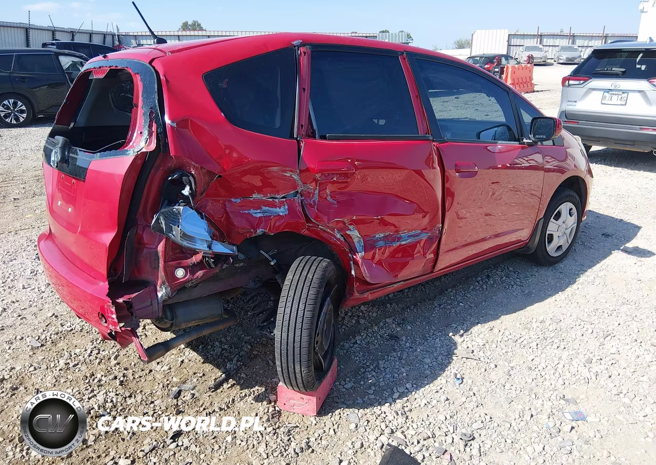 2013 Honda Fit VIN:JHMGE8H36DC055522 - 4