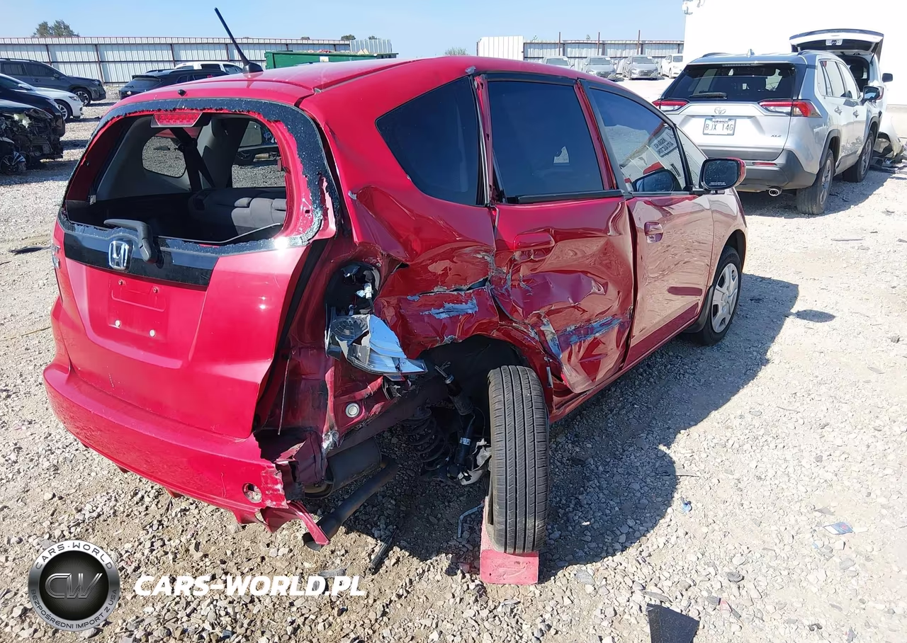 2013 Honda Fit VIN:JHMGE8H36DC055522 - 6