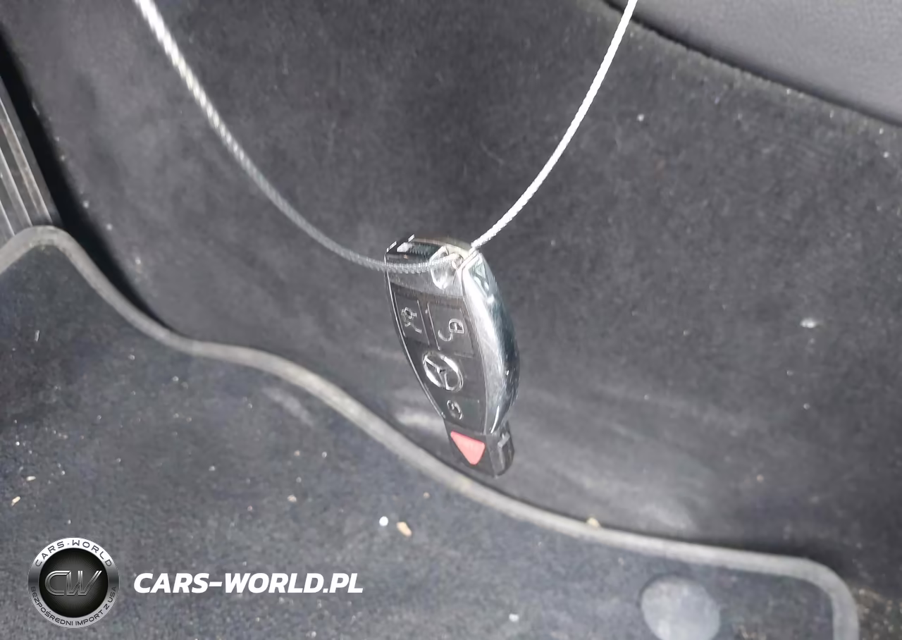 MERCEDES-BENZ C 300 VIN:55SWF4JB6JU246374 - 11