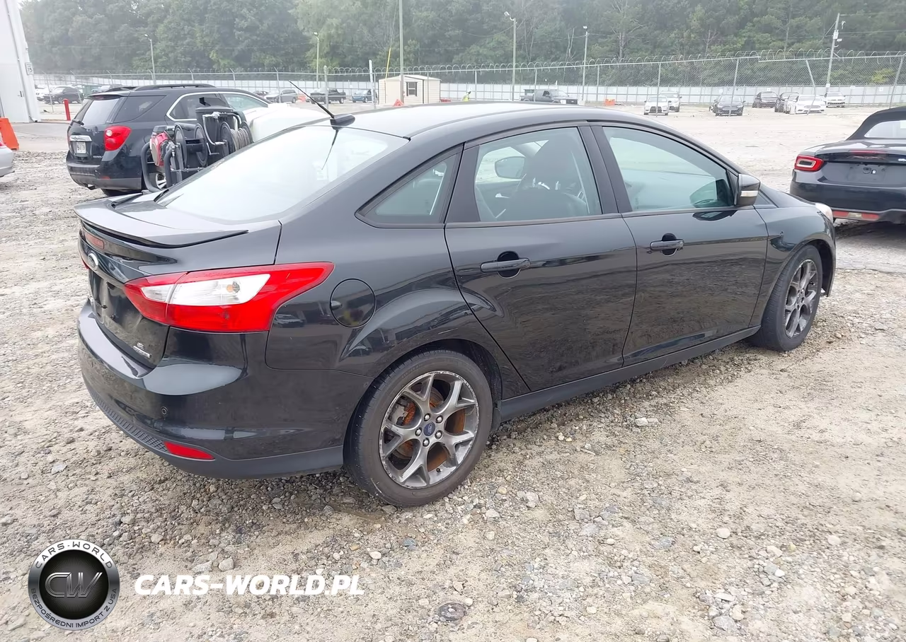 2013 Ford Focus Se VIN:1FADP3F28DL169975 - 4