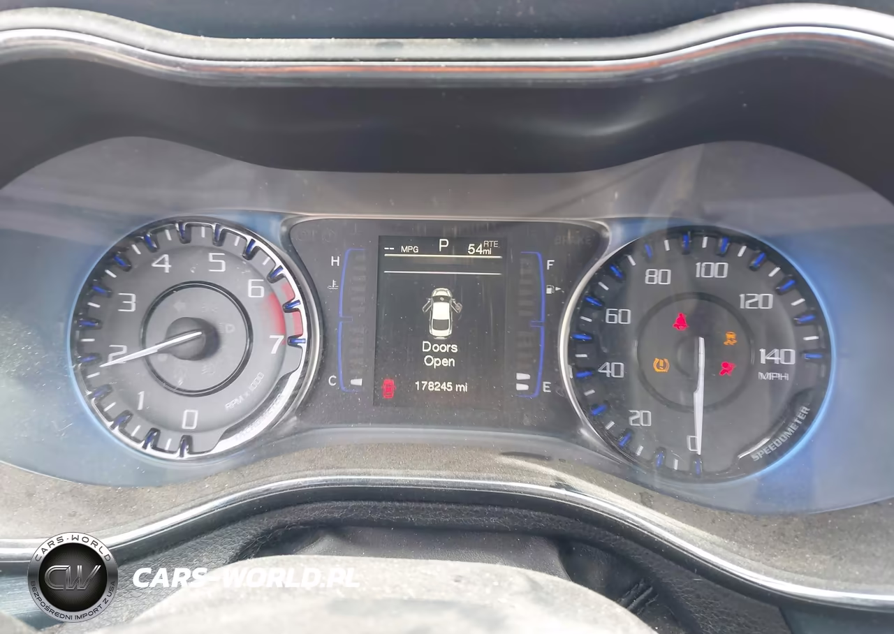 2015 Chrysler 200 S VIN:1C3CCCBB2FN585555 - 7