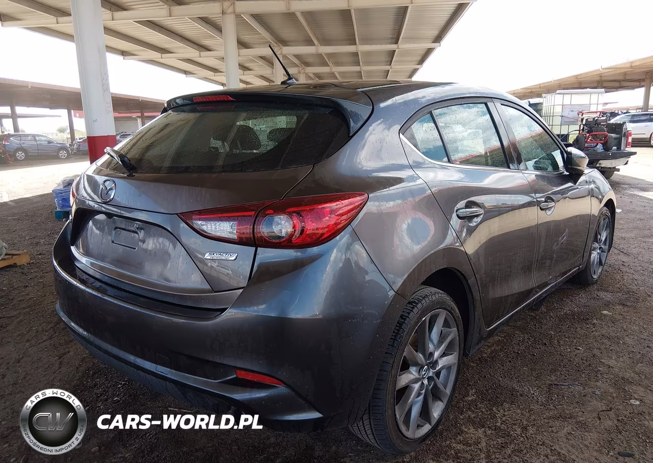 2018 Mazda Mazda3 Touring VIN:3MZBN1L30JM226346 - 4