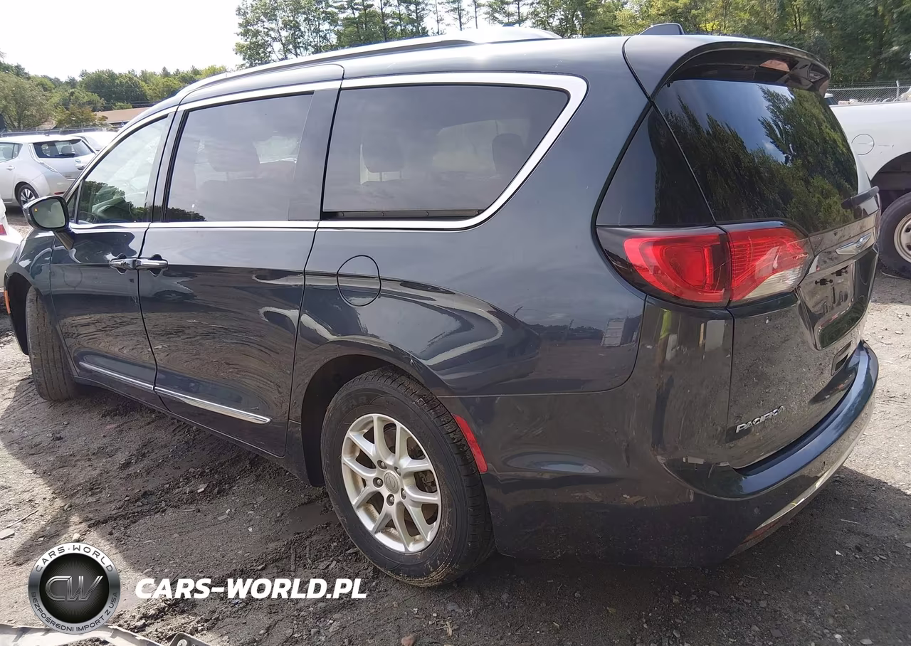 2020 Chrysler Pacifica Touring L VIN:2C4RC1BG7LR112853 - 3