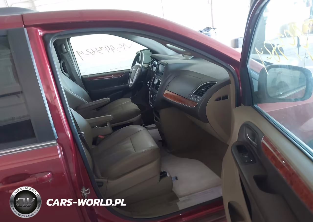 2016 Chrysler Town & Country Touring VIN:2C4RC1BGXGR300062 - 5