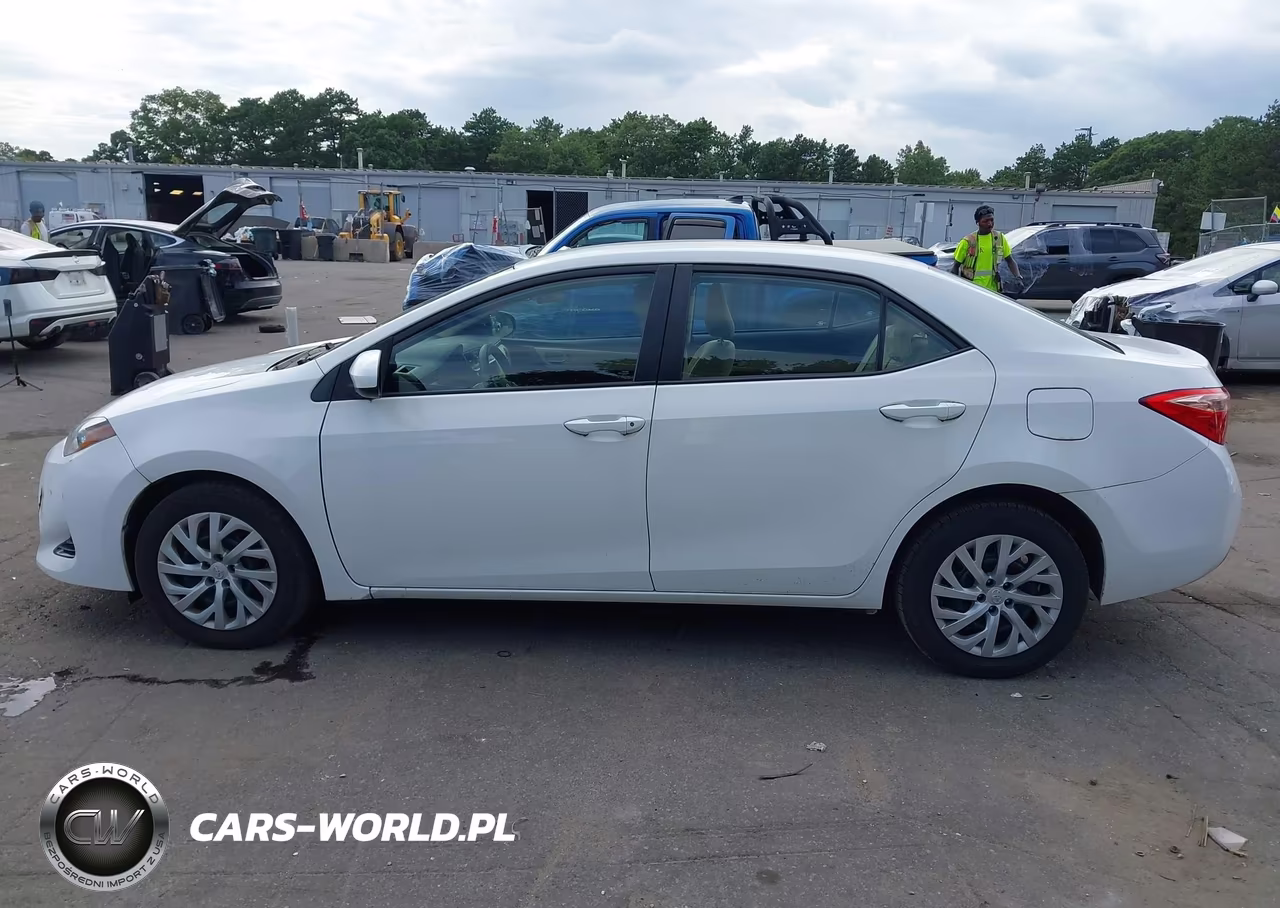 2017 Toyota Corolla Le VIN:2T1BURHE1HC760358 - 14