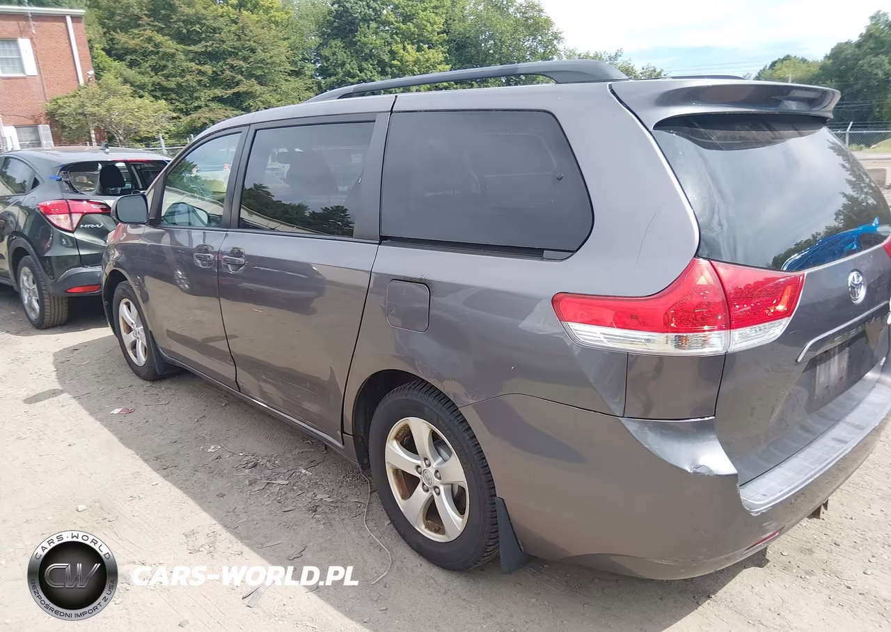 2014 Toyota Sienna Le V6 8 Passenger VIN:5TDKK3DC6ES491879 - 3