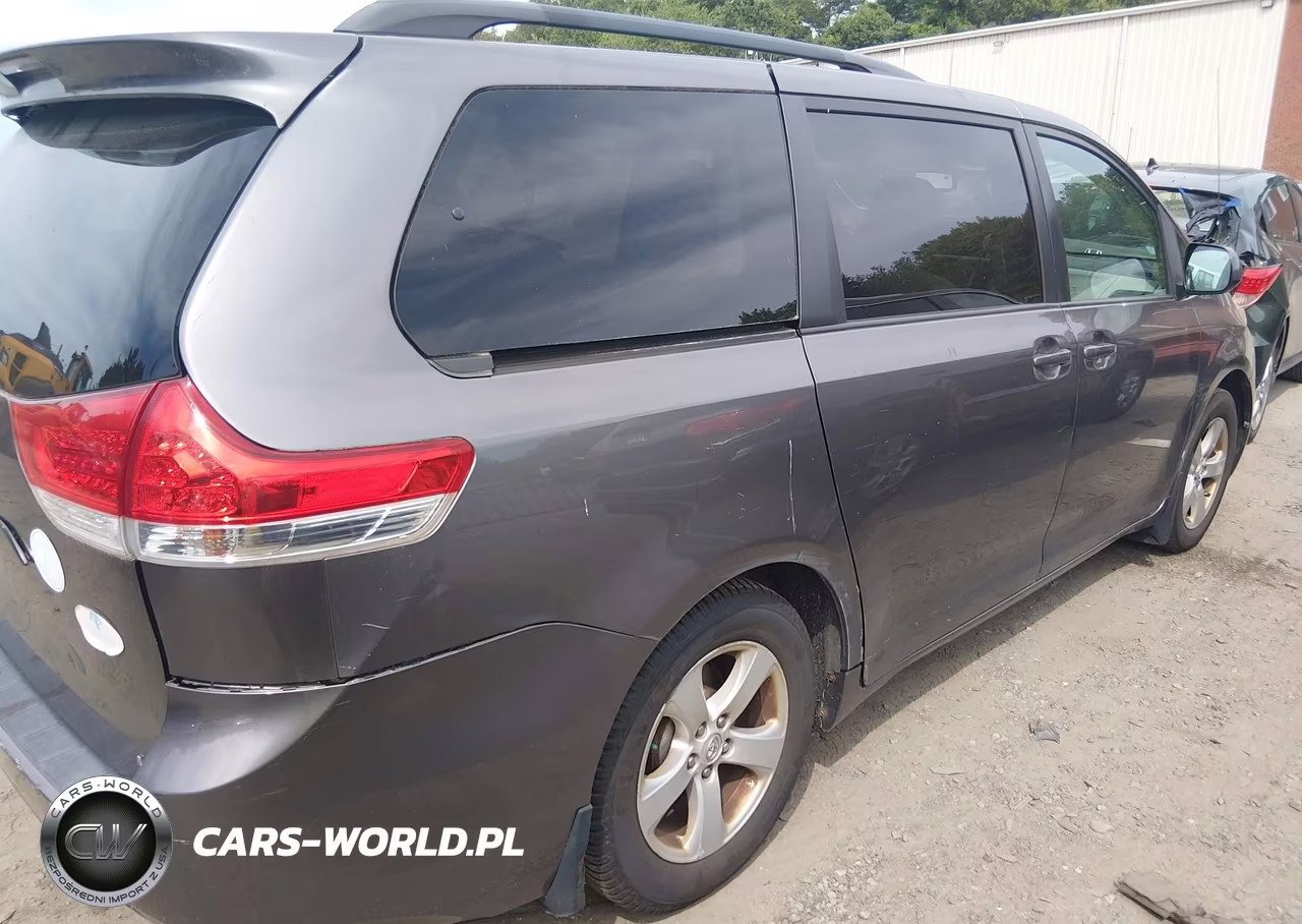 2014 Toyota Sienna Le V6 8 Passenger VIN:5TDKK3DC6ES491879 - 4