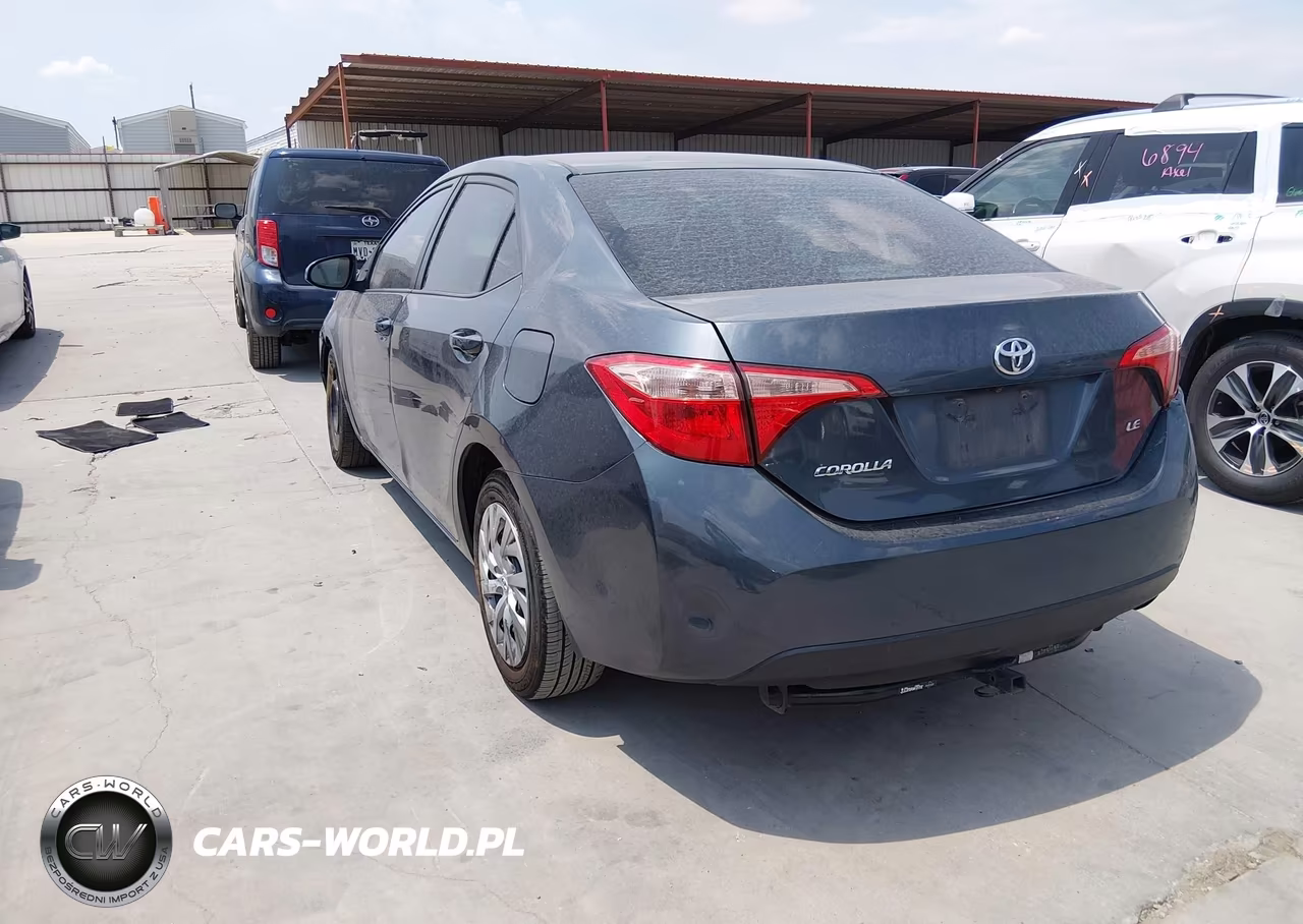 2018 TOYOTA COROLLA LE VIN:5YFBURHE4JP812734 - 3
