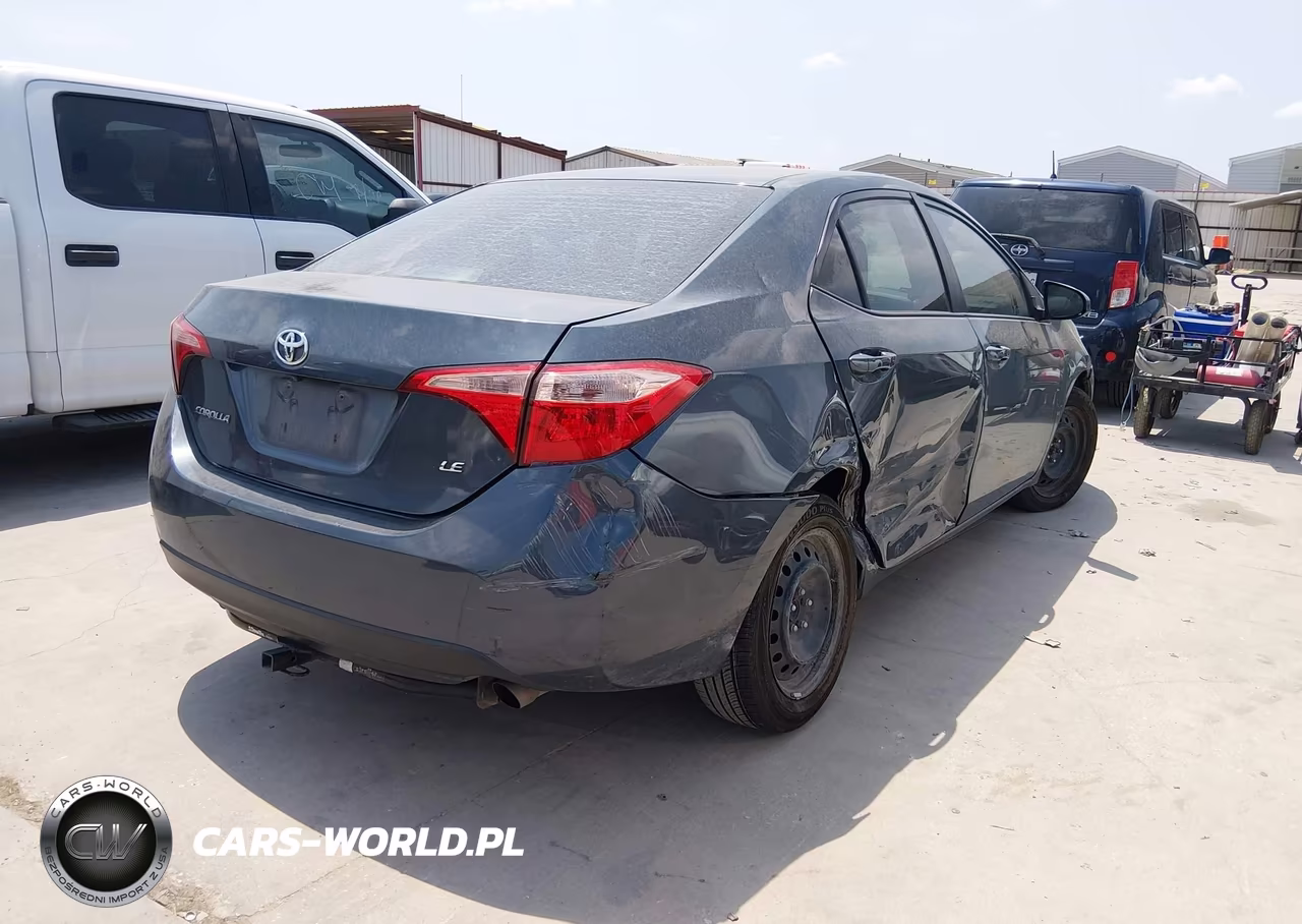 2018 TOYOTA COROLLA LE VIN:5YFBURHE4JP812734 - 4