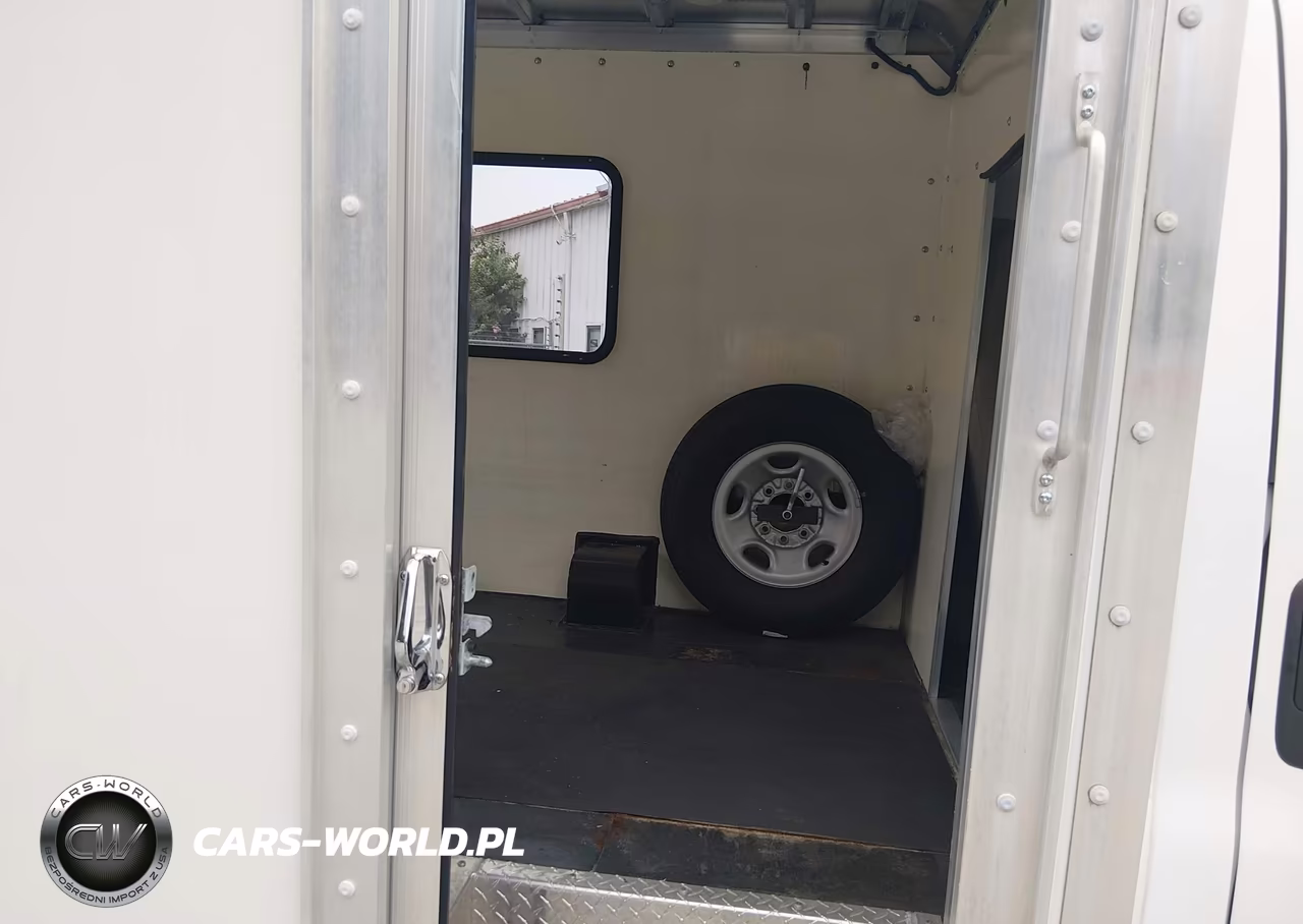 2016 Chevrolet Express Cutaway 3500 VIN:1GB0GRFG5G1318287 - 8