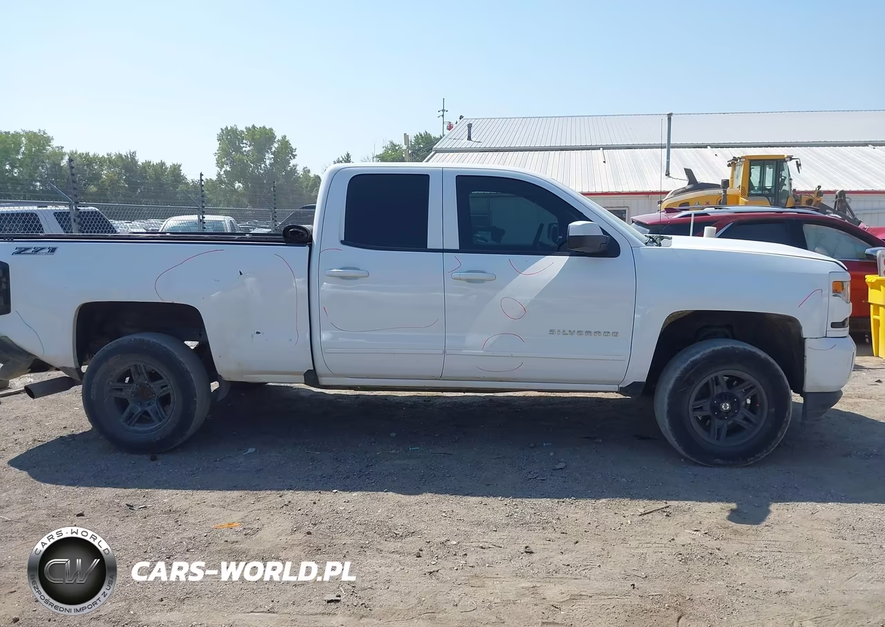 2018 Chevrolet Silverado 1500 2Lt VIN:1GCVKREC9JZ352370 - 13
