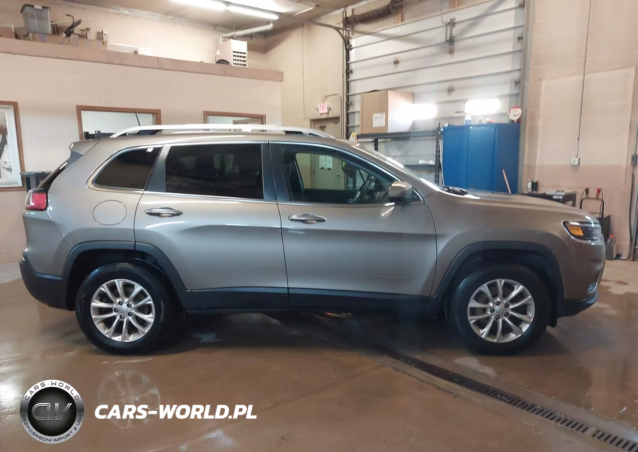 2019 Jeep Cherokee Latitude 4X4 VIN:1C4PJMCB4KD440296 - 18