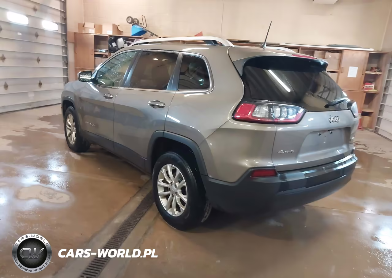 2019 Jeep Cherokee Latitude 4X4 VIN:1C4PJMCB4KD440296 - 3