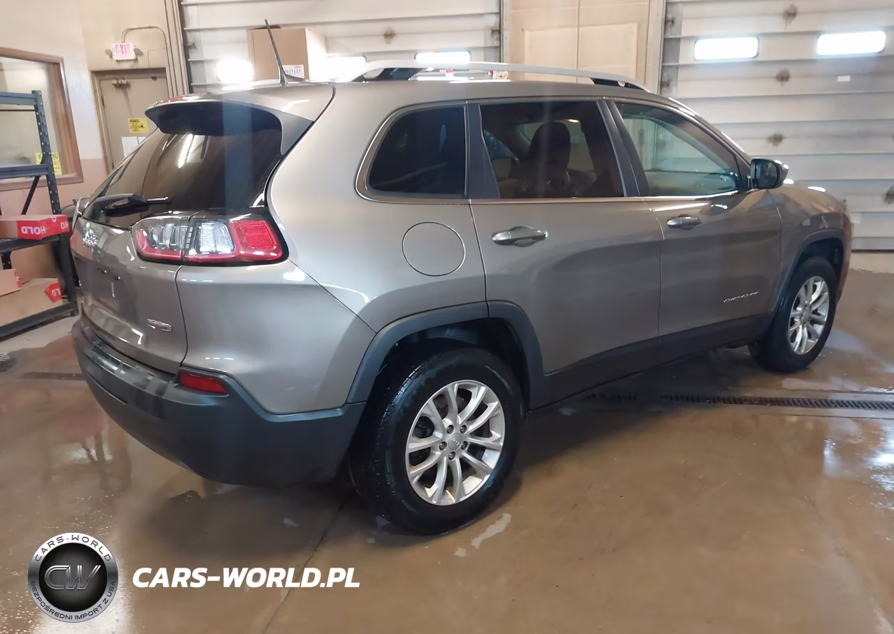2019 Jeep Cherokee Latitude 4X4 VIN:1C4PJMCB4KD440296 - 4