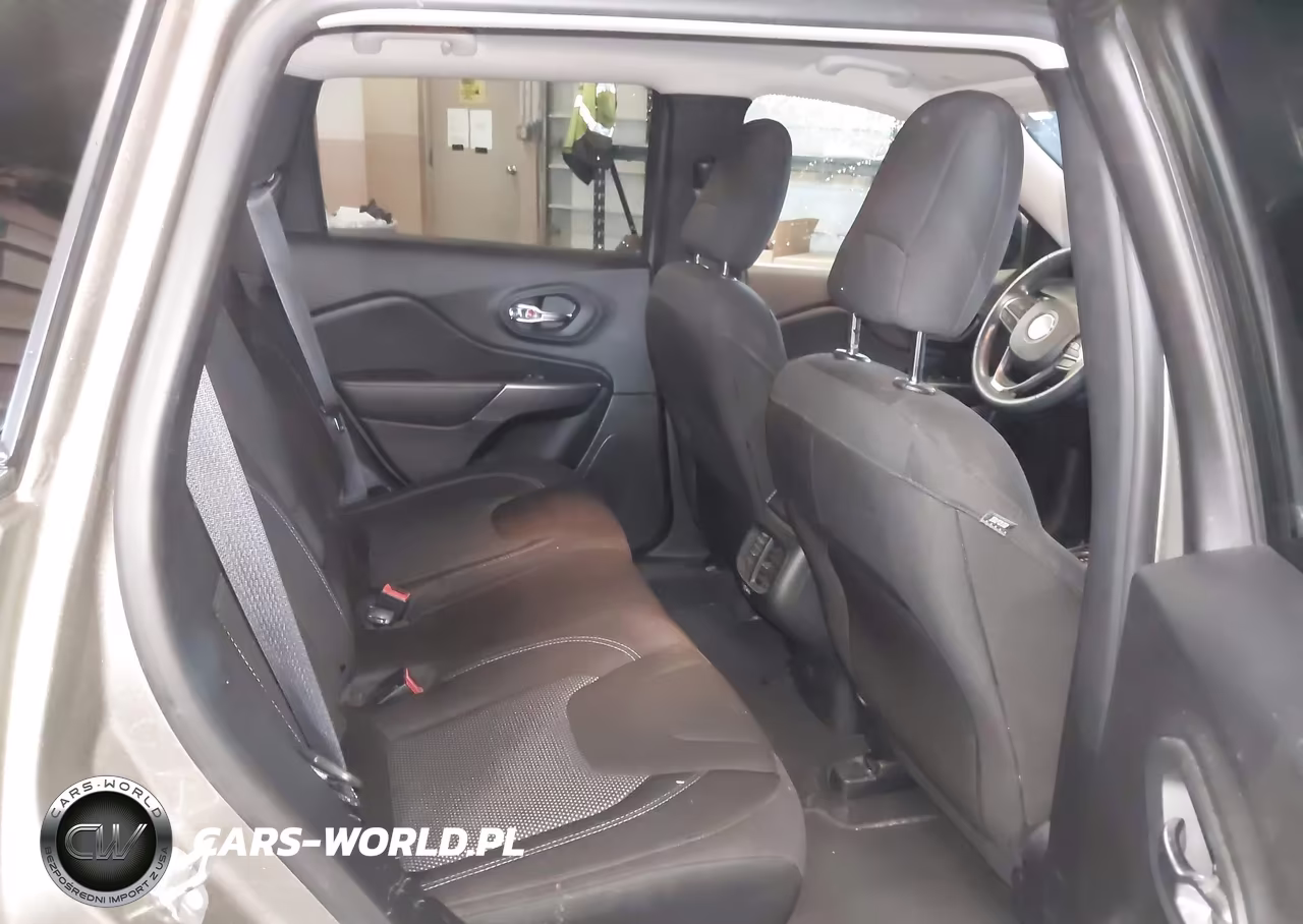 2019 Jeep Cherokee Latitude 4X4 VIN:1C4PJMCB4KD440296 - 8