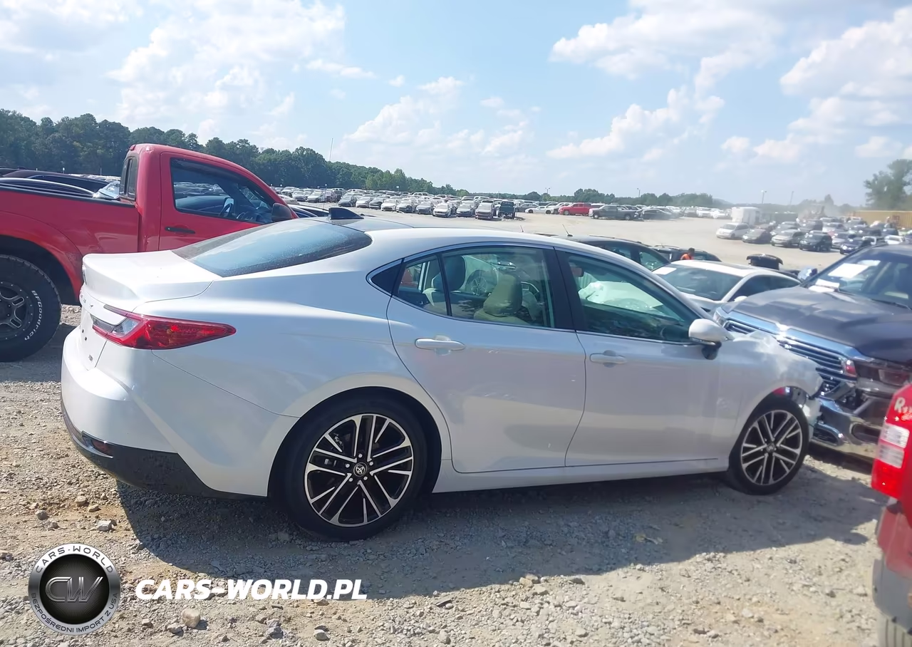 2026 Toyota Camry Xle VIN:4T1DAACK4TU691897 - 13