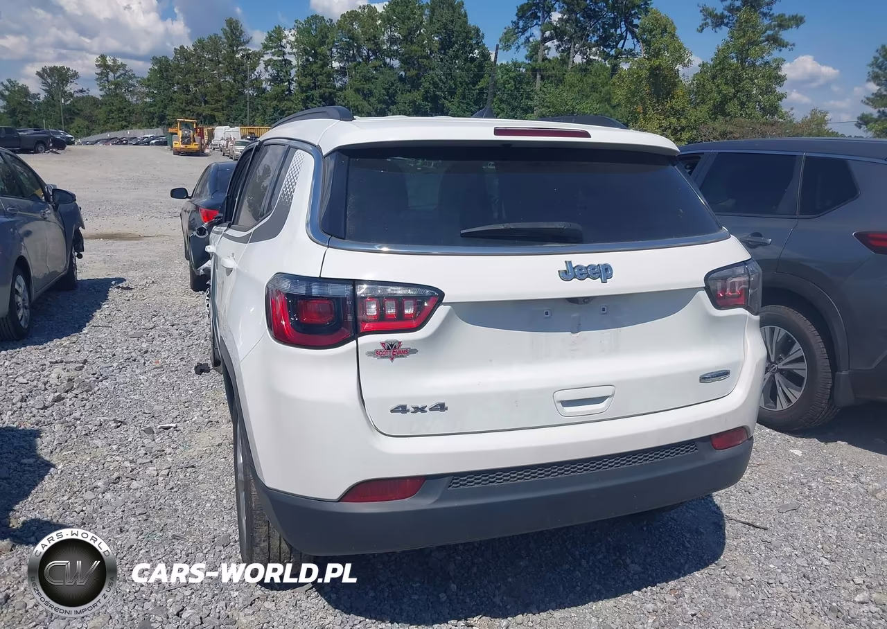 2025 Jeep Compass Latitude 4X4 VIN:3C4NJDBN3ST579817 - 3