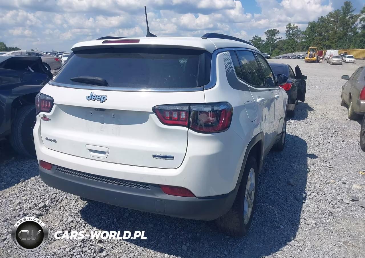 2025 Jeep Compass Latitude 4X4 VIN:3C4NJDBN3ST579817 - 4