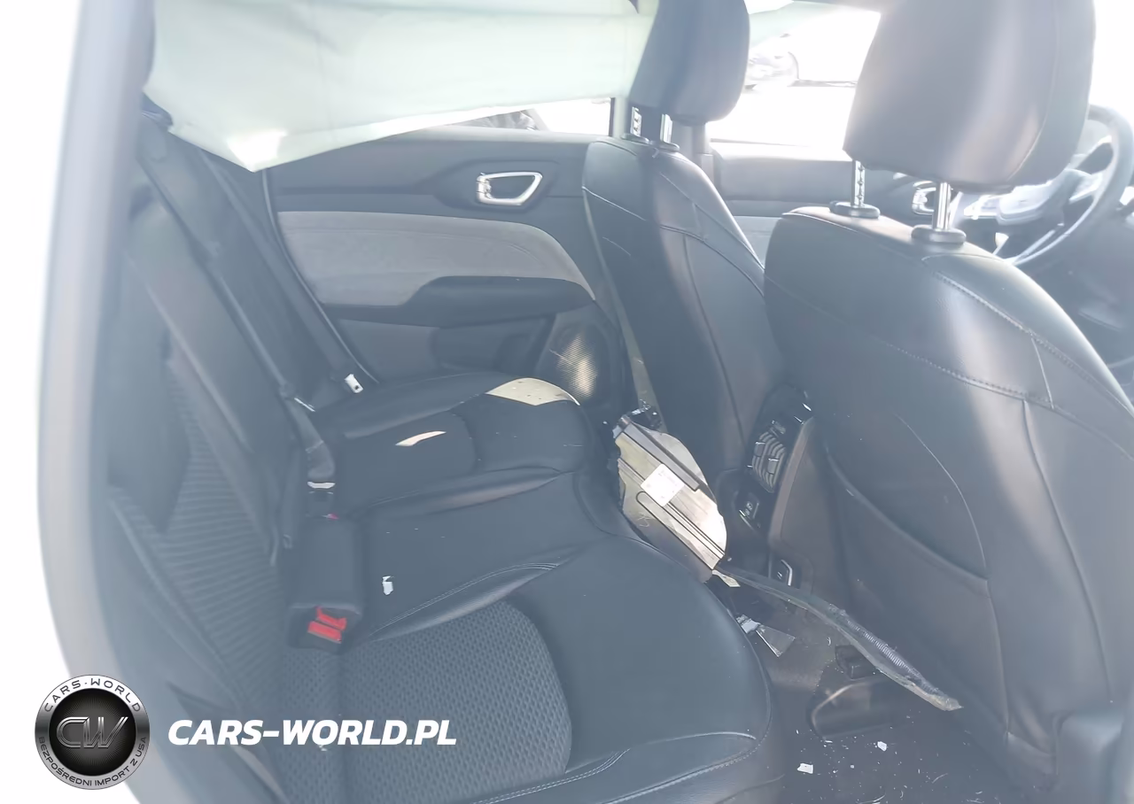 2025 Jeep Compass Latitude 4X4 VIN:3C4NJDBN3ST579817 - 8