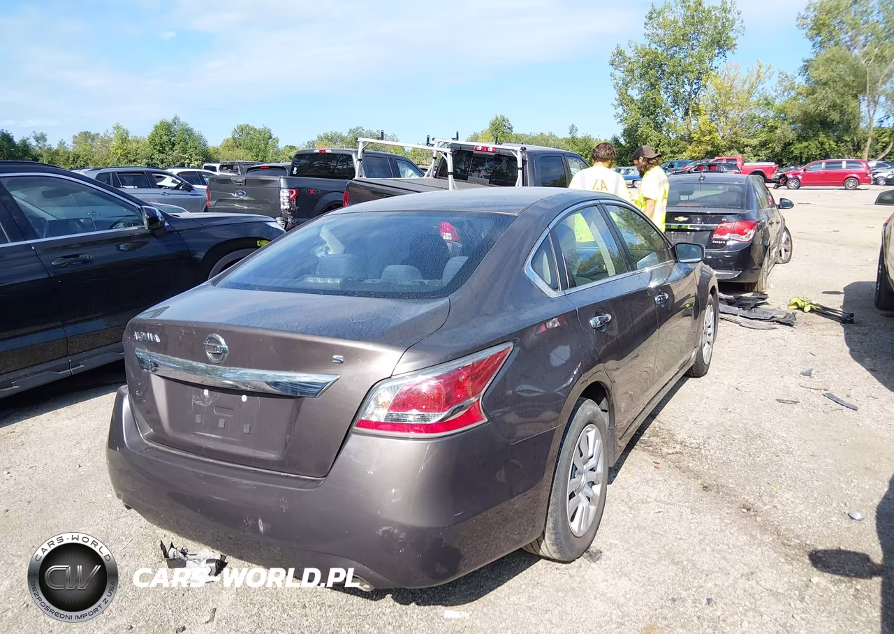 2015 Nissan Altima 2.5 S VIN:1N4AL3APXFC126579 - 4