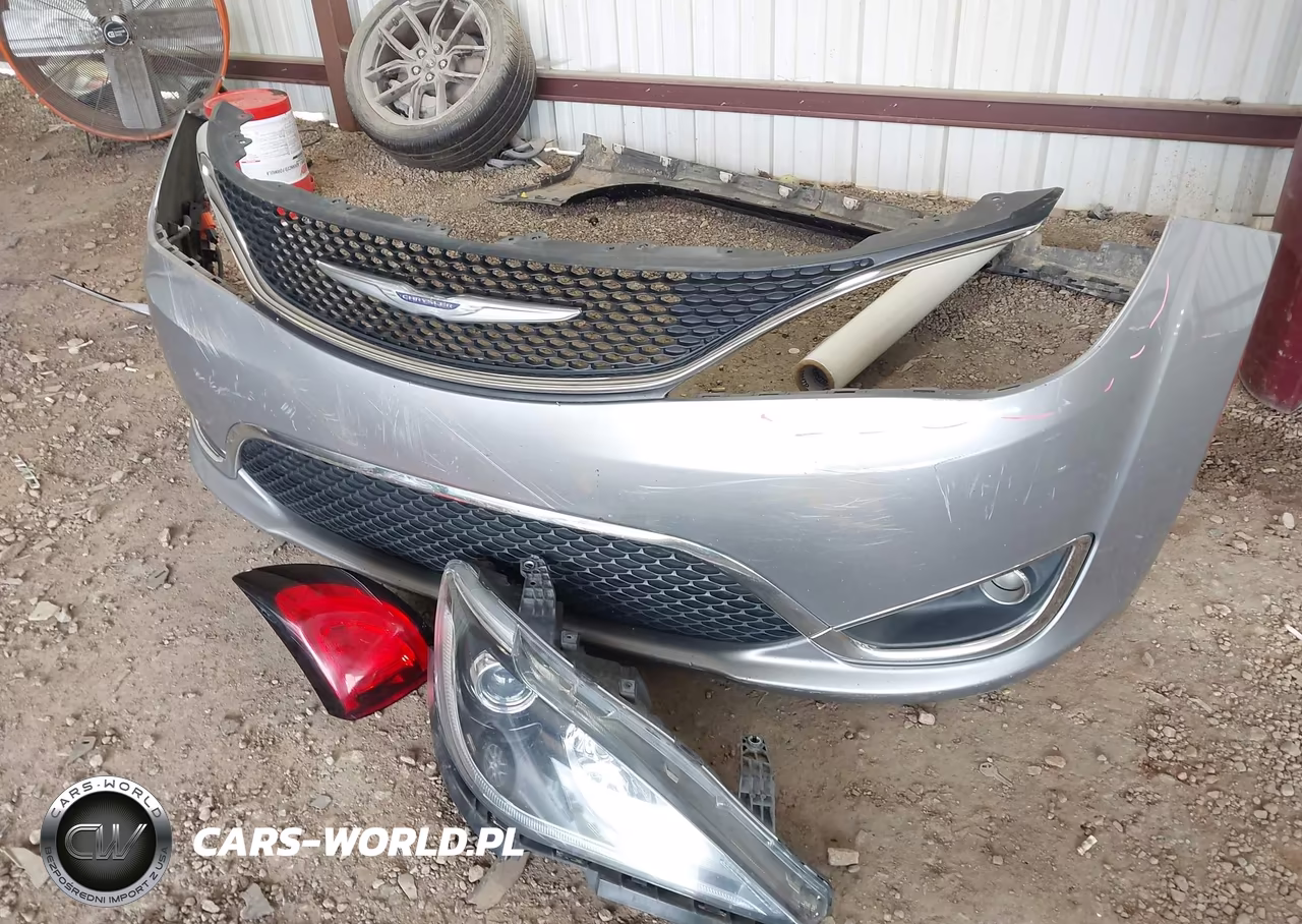 2020 Chrysler Pacifica Touring VIN:2C4RC1FG3LR171909 - 12