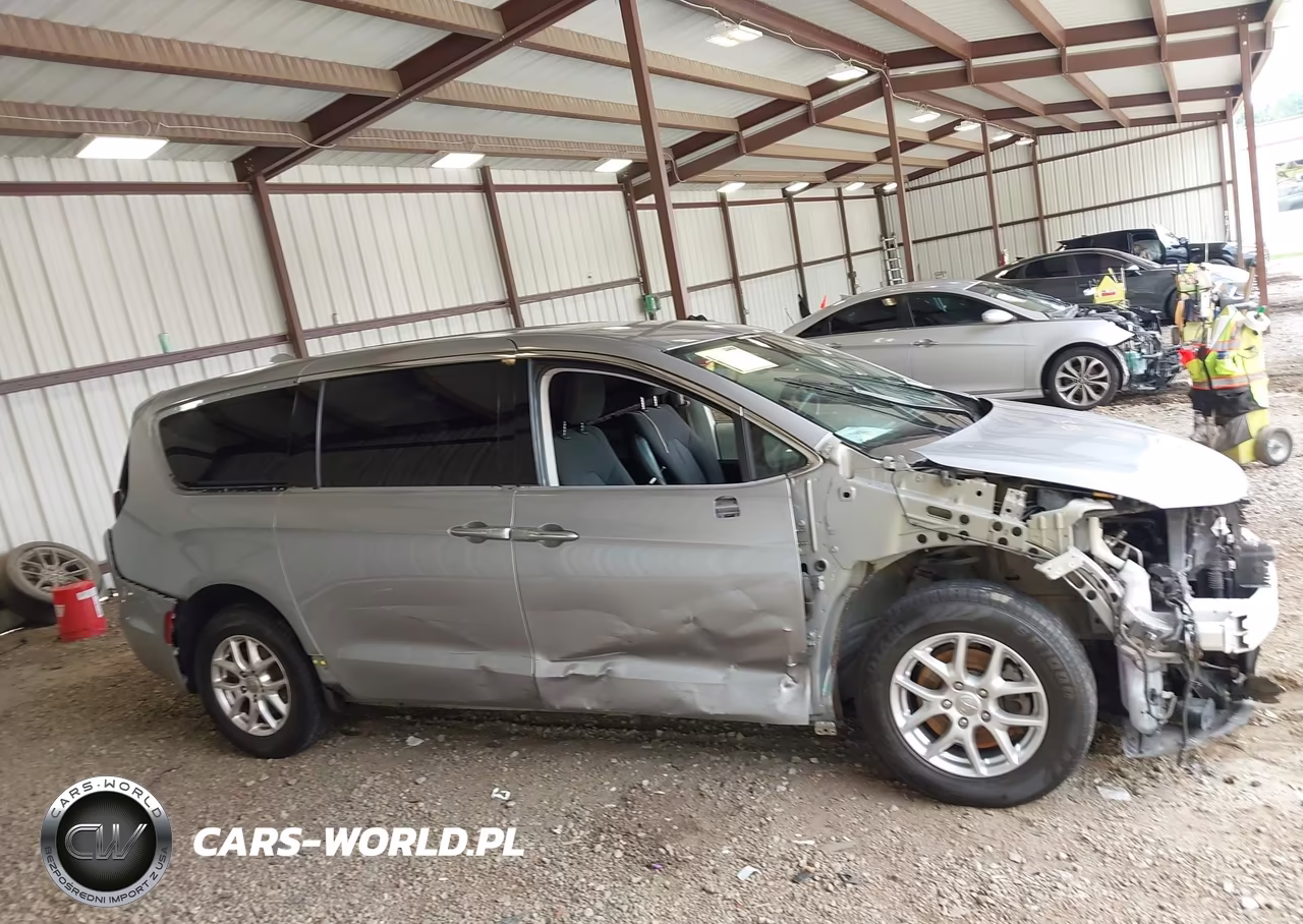 2020 Chrysler Pacifica Touring VIN:2C4RC1FG3LR171909 - 14