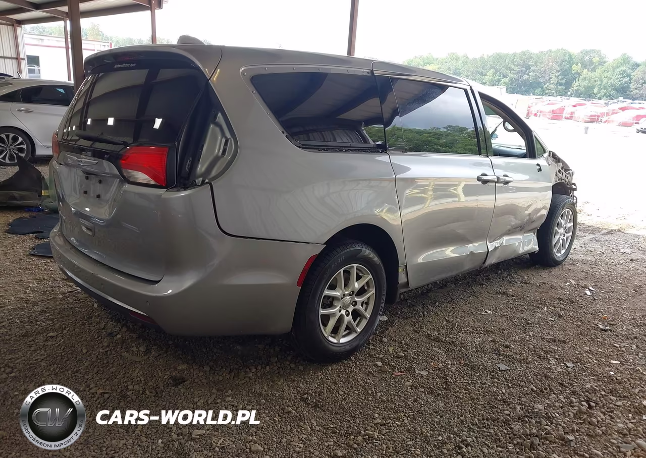 2020 Chrysler Pacifica Touring VIN:2C4RC1FG3LR171909 - 4