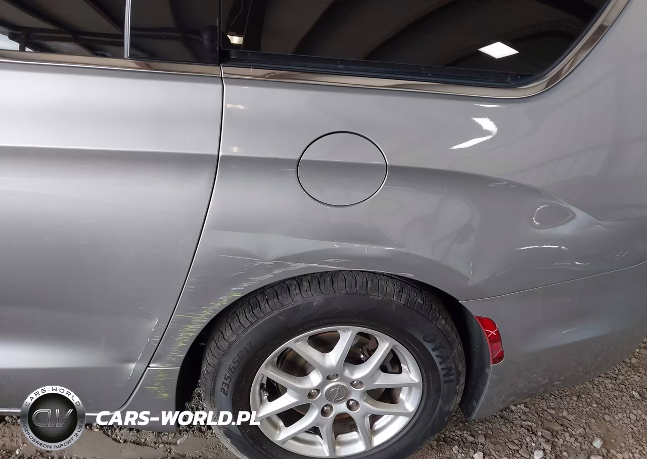 2020 Chrysler Pacifica Touring VIN:2C4RC1FG3LR171909 - 6