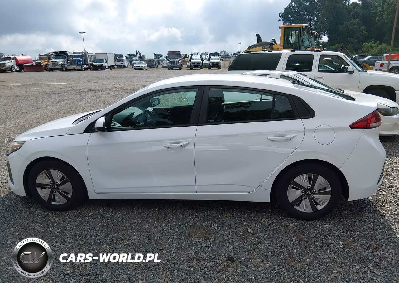 2018 Hyundai Ioniq Hybrid Blue VIN:KMHC65LC2JU075786 - 19