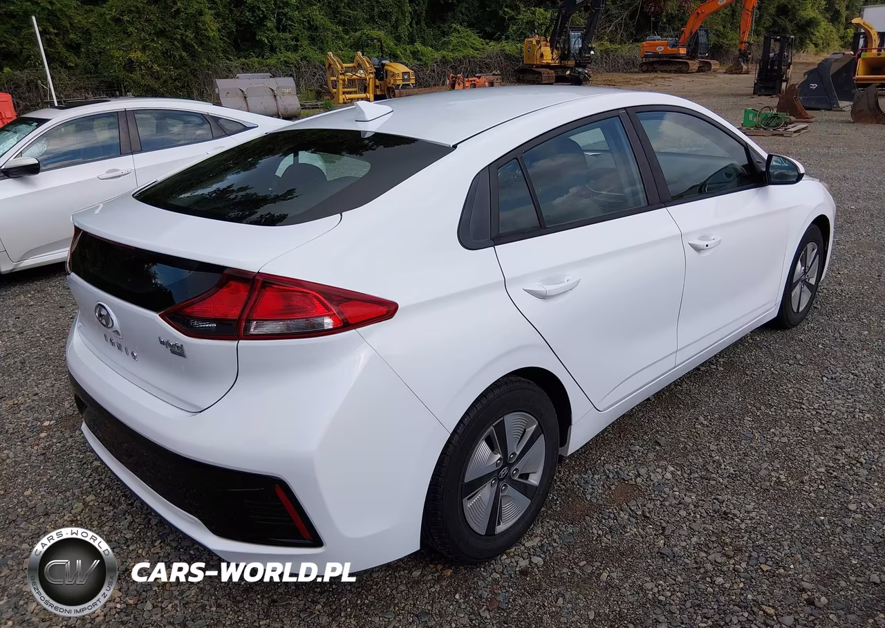 2018 Hyundai Ioniq Hybrid Blue VIN:KMHC65LC2JU075786 - 4
