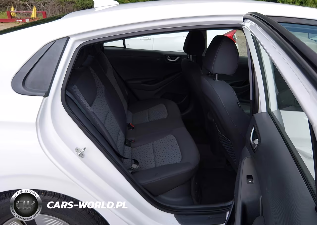 2018 Hyundai Ioniq Hybrid Blue VIN:KMHC65LC2JU075786 - 8