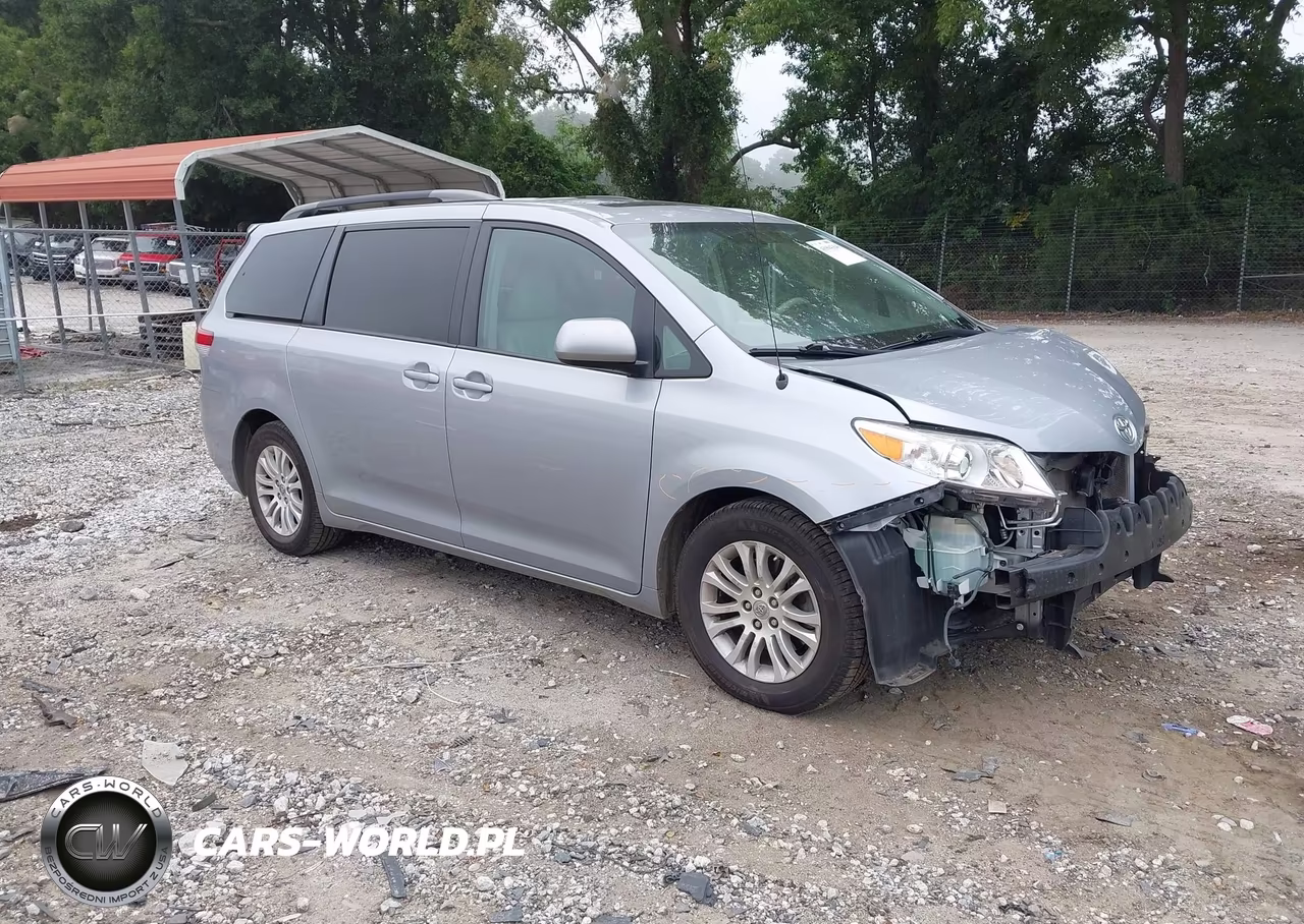 2014 Toyota Sienna Xle V6 8 Passenger – zdjęcie 1 z 17