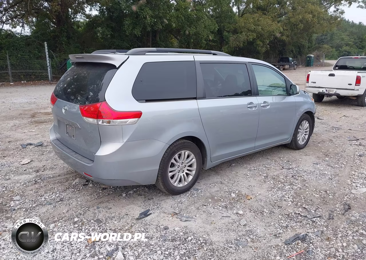 2014 Toyota Sienna Xle V6 8 Passenger VIN:5TDYK3DC3ES494801 - 4