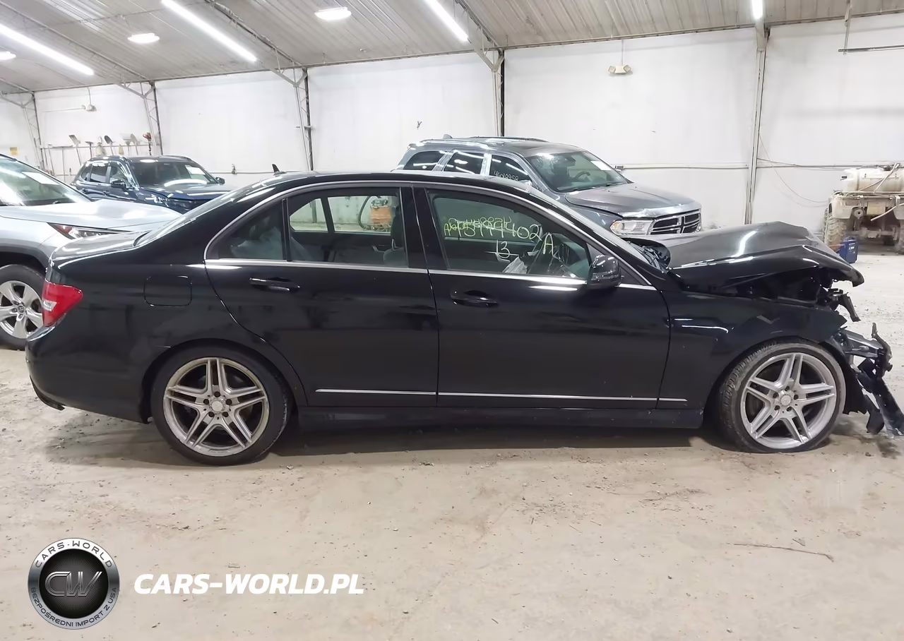 2013 Mercedes-Benz C 300 Sport 4Matic VIN:WDDGF8AB8DR258611 - 13