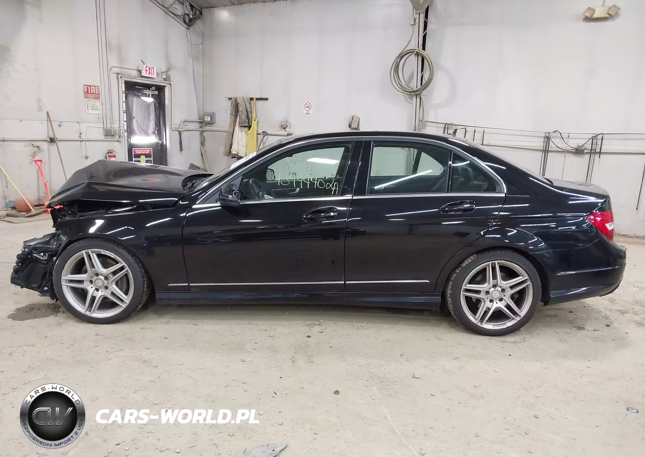 2013 Mercedes-Benz C 300 Sport 4Matic VIN:WDDGF8AB8DR258611 - 14