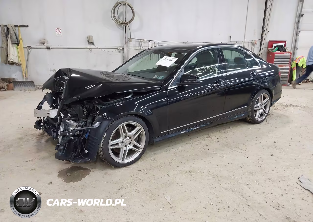 2013 Mercedes-Benz C 300 Sport 4Matic VIN:WDDGF8AB8DR258611 - 2