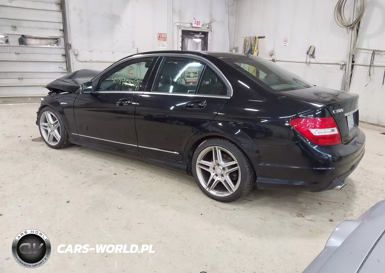2013 Mercedes-Benz C 300 Sport 4Matic VIN:WDDGF8AB8DR258611 - 3