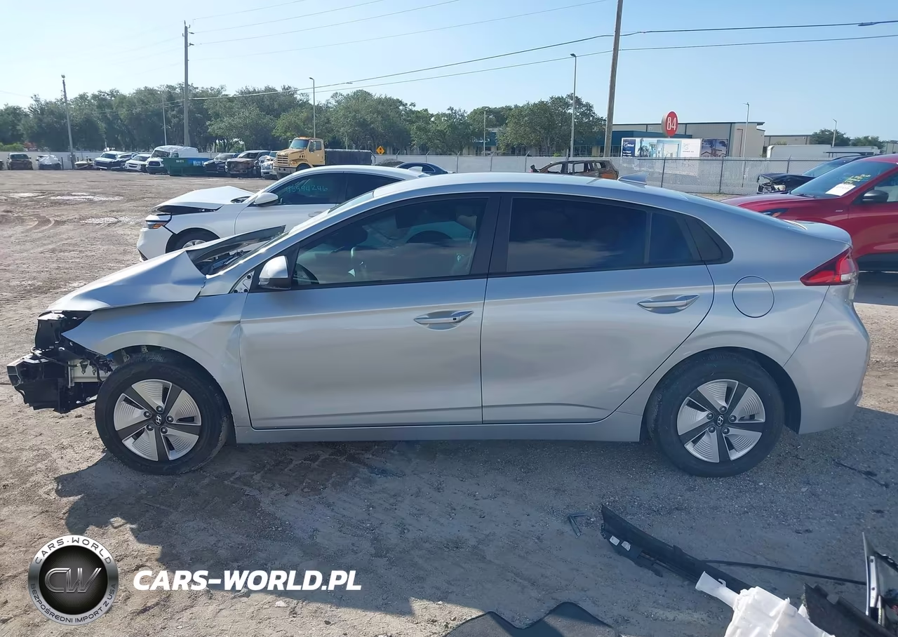 2021 Hyundai Ioniq Hybrid Blue VIN:KMHC65LCXMU257613 - 15