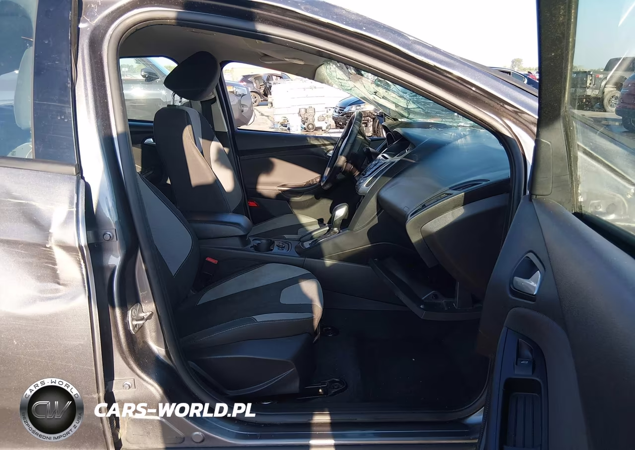 2014 Ford Focus Se VIN:1FADP3K29EL373143 - 5