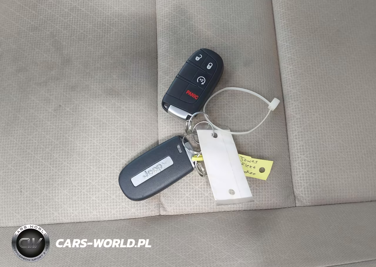2021 Jeep Grand Cherokee Laredo E 4X4 VIN:1C4RJFAG3MC793754 - 11