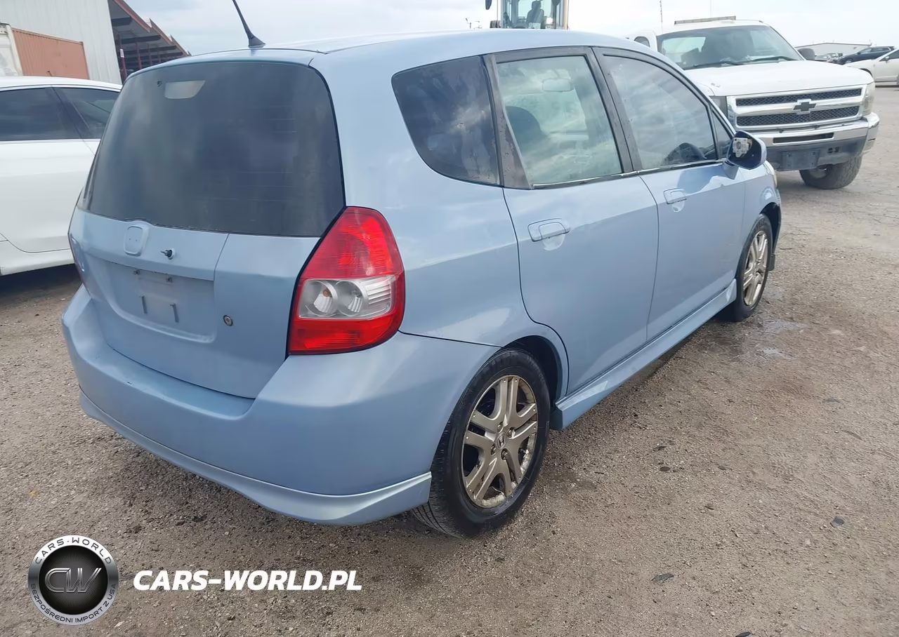 2008 Honda Fit Sport VIN:JHMGD38678S037221 - 4