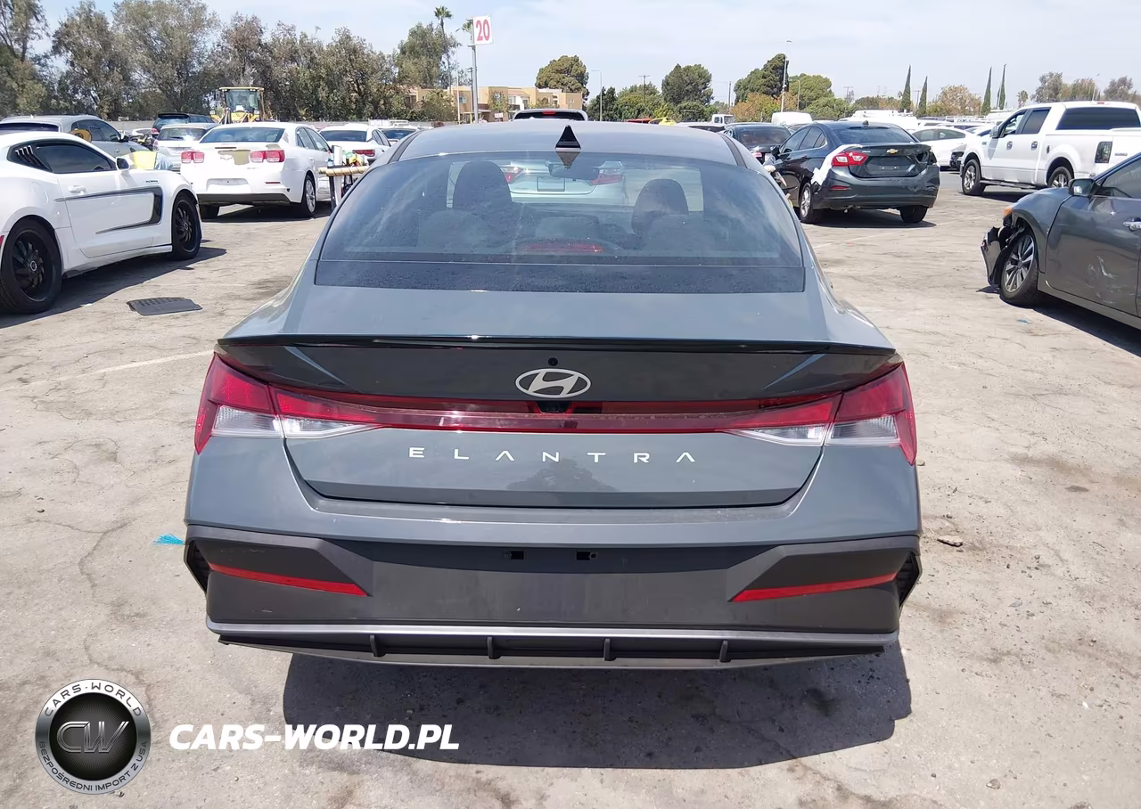 2026 Hyundai Elantra Sel Sport VIN:KMHLM4DG3TU215266 - 16