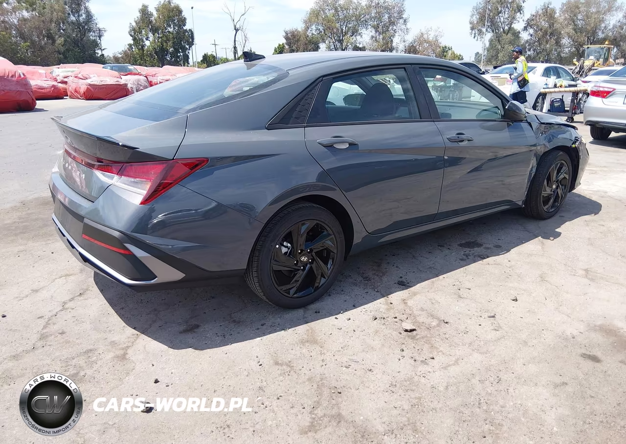 2026 Hyundai Elantra Sel Sport VIN:KMHLM4DG3TU215266 - 4