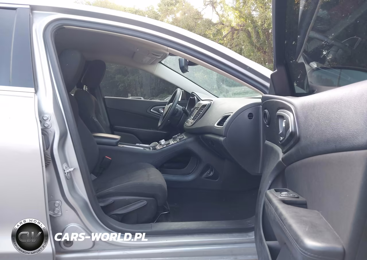 2015 Chrysler 200 Lx VIN:1C3CCCFB9FN699692 - 5