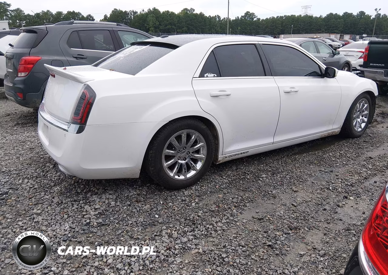 2014 Chrysler 300 VIN:2C3CCAAG7EH323720 - 4