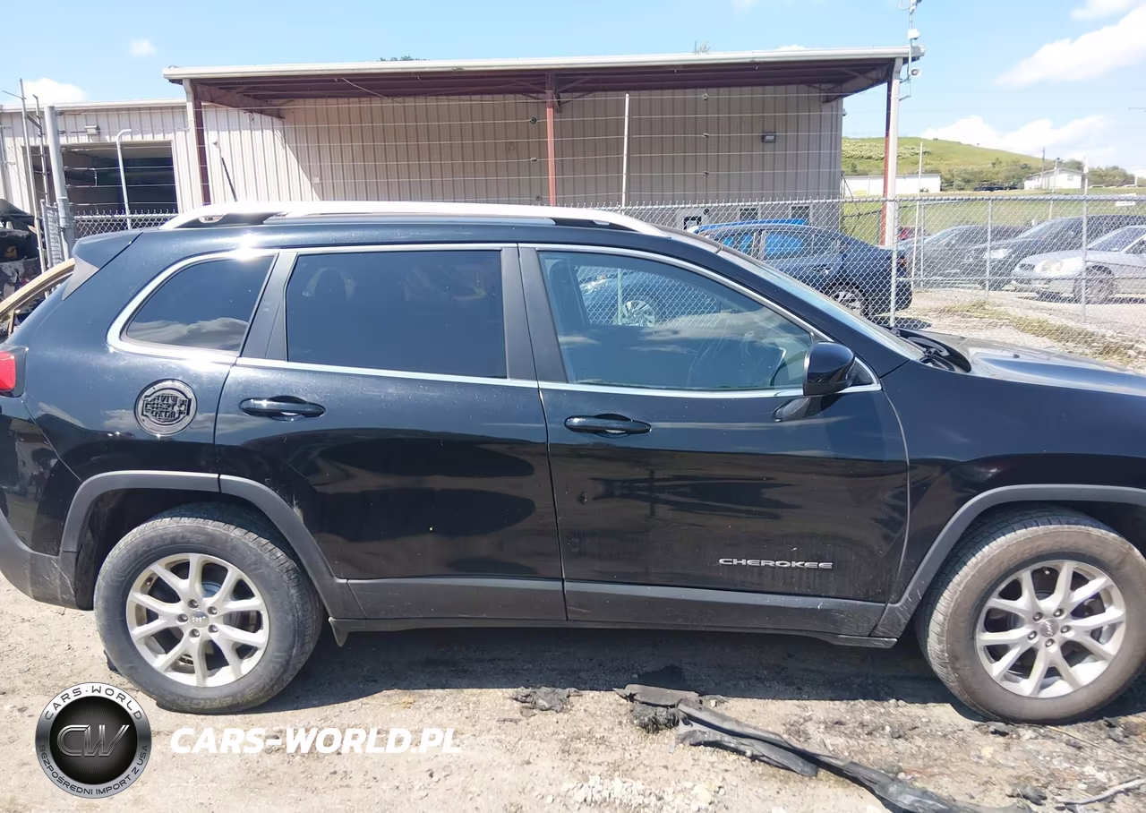 2017 Jeep Cherokee Latitude 4X4 VIN:1C4PJMCB3HW512733 - 13