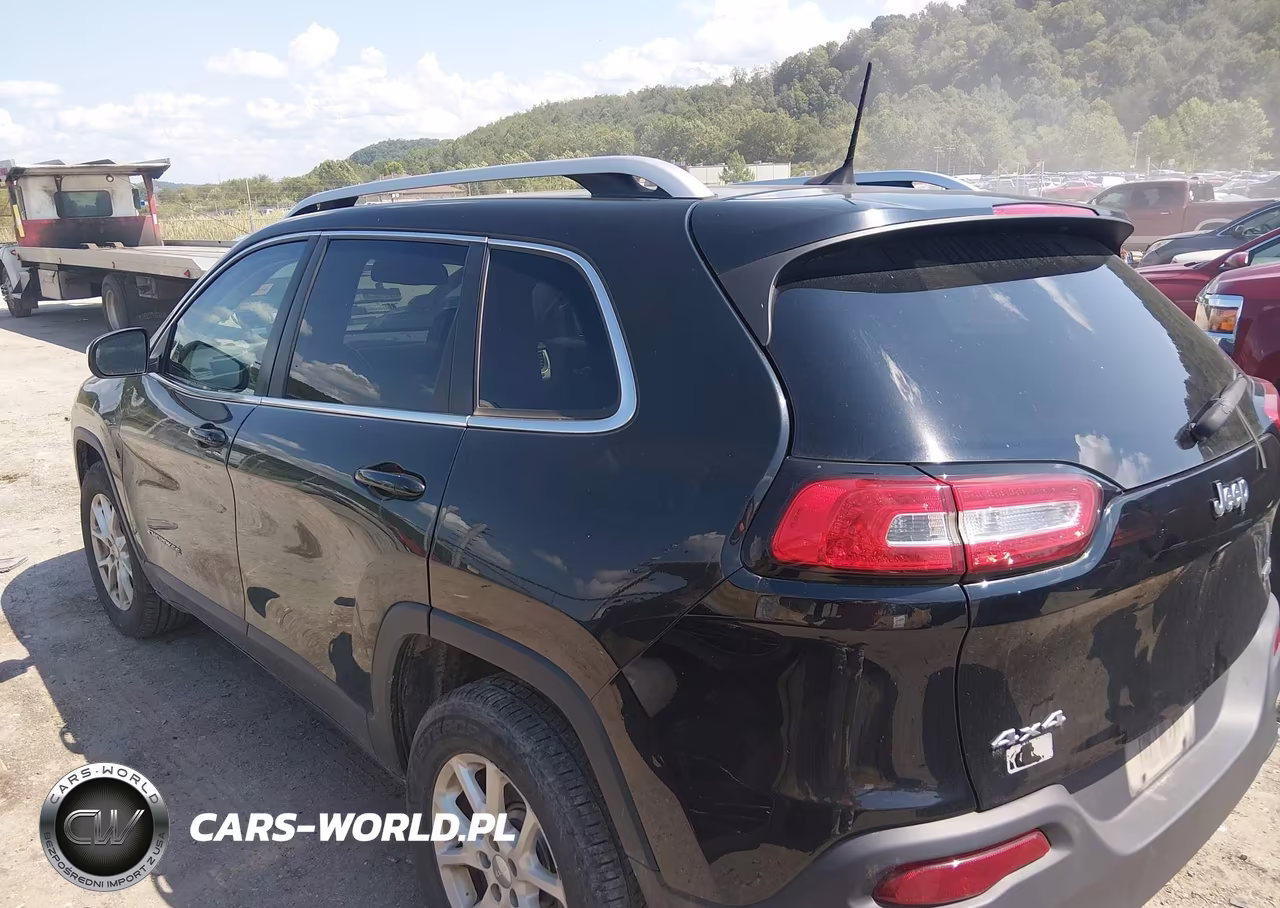 2017 Jeep Cherokee Latitude 4X4 VIN:1C4PJMCB3HW512733 - 3